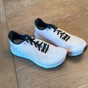 Women’s New Balance fresh foam sz 8